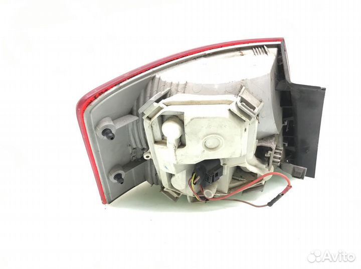 Фонарь задний правый Audi A4 B7 2.0 tfsi 2005
