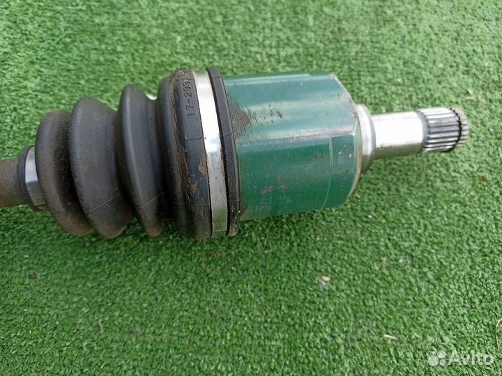 Полуось (привод) передний левый Mitsubishi Lancer