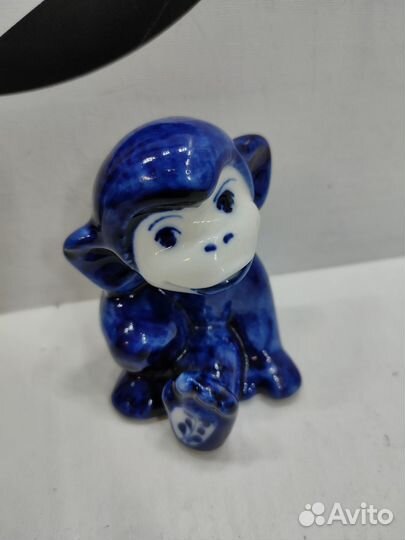 Фарфоровая фигурка 