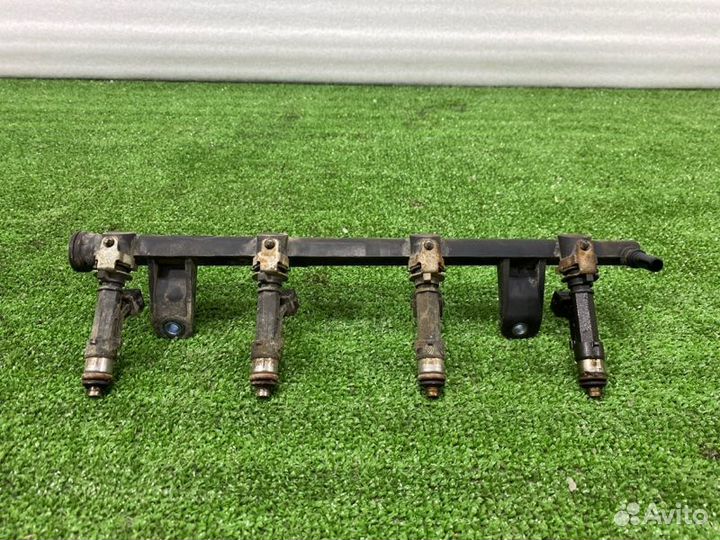 Топливная рампа (рейка) Renault Logan седан 1.6