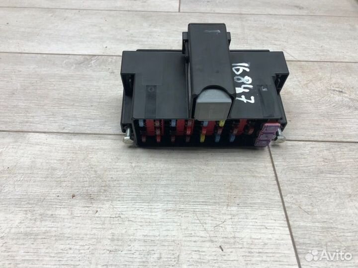 Блок предохранителей правый Ford Fiesta хэтчбек