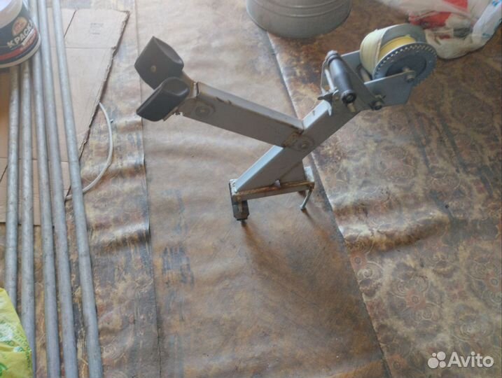 Лебедка с кронштейном для лодки