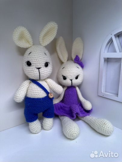 Вязаная игрушка заяц