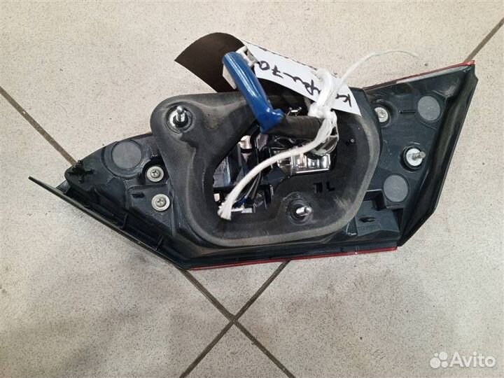 Фонарь задний внутренний левый Toyota Camry XV70