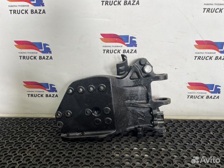 1846827 Кронштейн переднего бампера правый