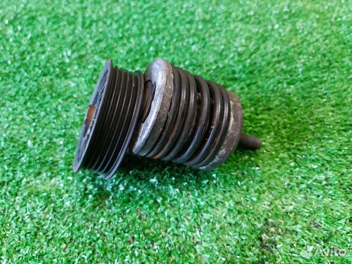 Натяжитель ремня генератора Ауди а4 б5