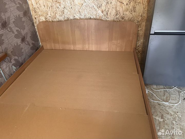 Двуспальная кровать