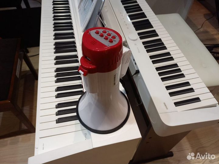 Ручной мегафон MG-206RUL (white/red) 15Вт