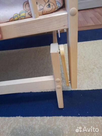 Детская кроватка с маятником