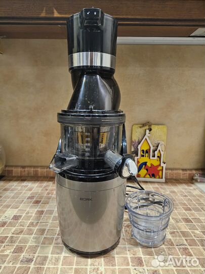 Соковыжималка шнековая Bork S611