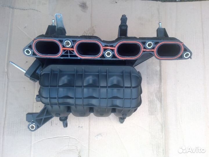 Впускной коллектор Toyota Auris ZRE150 1ZR-FE