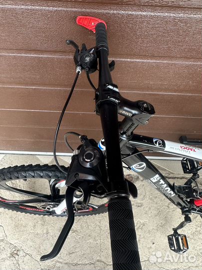 Велосипед спортивный литые диски 26