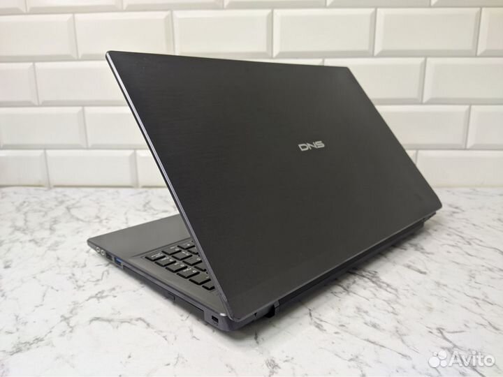 Ноутбук DNS Core i3 4gn/озу 8 Гб/SSD