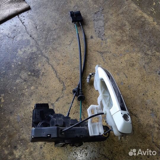 Замок двери задней левой Kia Mohave 814102J010