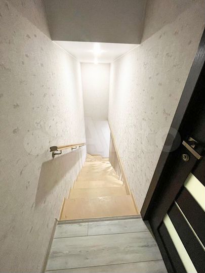 2-к. квартира, 70 м², 1/2 эт.