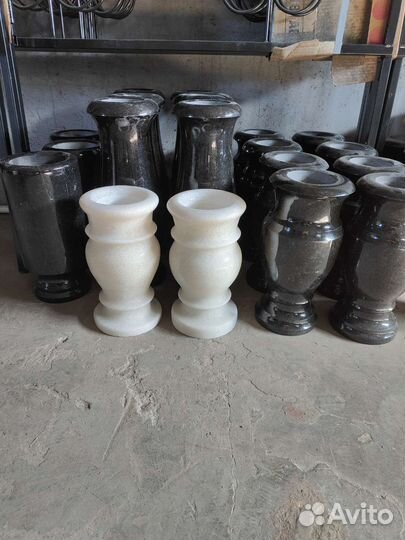 Мраморные вазы