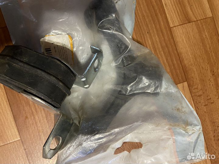 Крепления глушителя