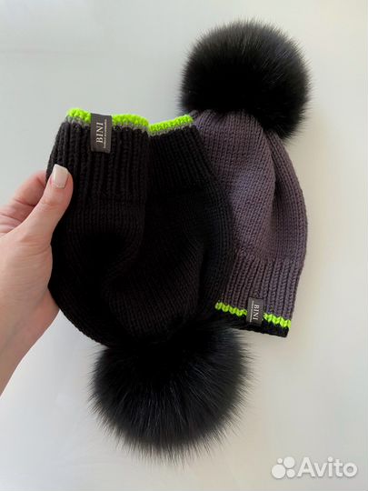 Шапка с меховым помпоном