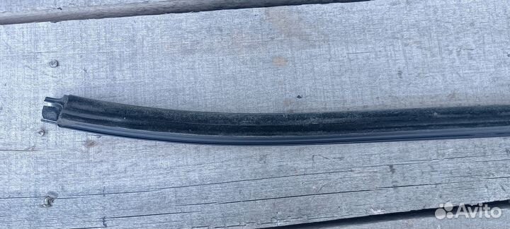 Уплотнитель переднего правого стекла Киа Церато 2