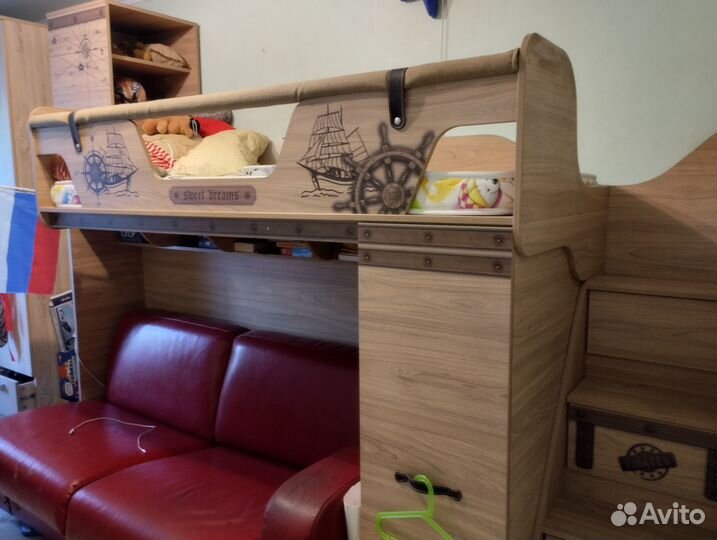 Детская двухъярусная кровать