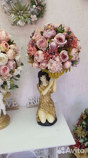 Цветочная композиция с цветами