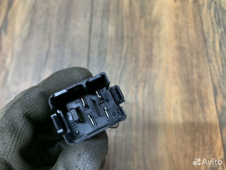 Volkswagen Golf Plus Кнопка аварийной сигнализации