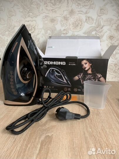 Утюг redmond Stream iron RI-C291