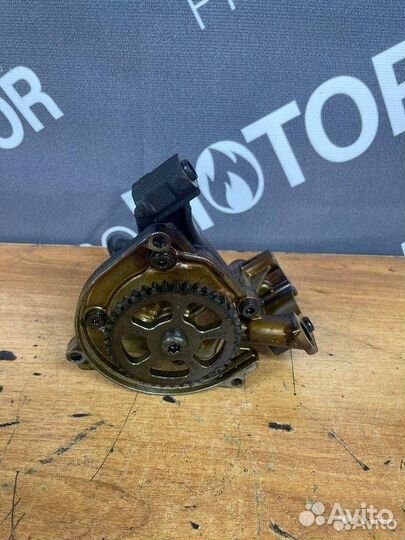 Масляный насос Volkswagen Golf 5 2008 03F115105D