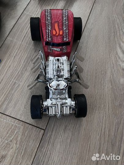 Машина Hot wheels