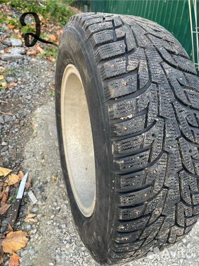 Hankook Winter I'Pike 215/65 R16 98T