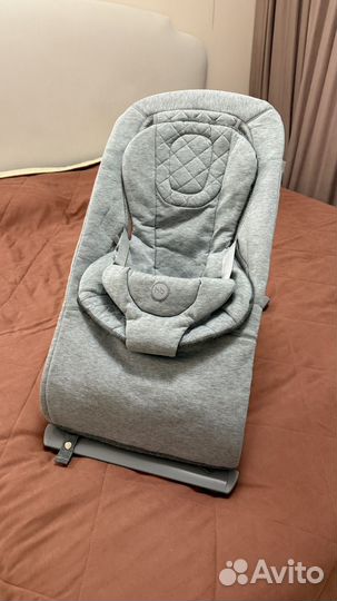 Шезлонг для новорожденных Happy Baby Hugger, серый