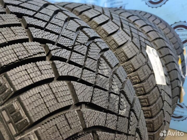 Pirelli Ice Zero FR 215/60 R16 94R