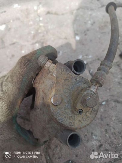 Гольф 4 суппорт передний правый оригинал