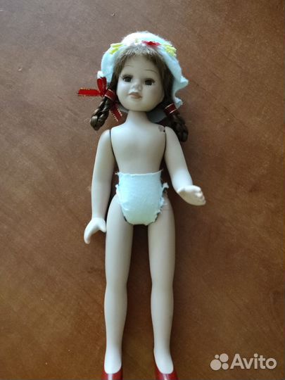 Кукла фарфоровая коллекционная