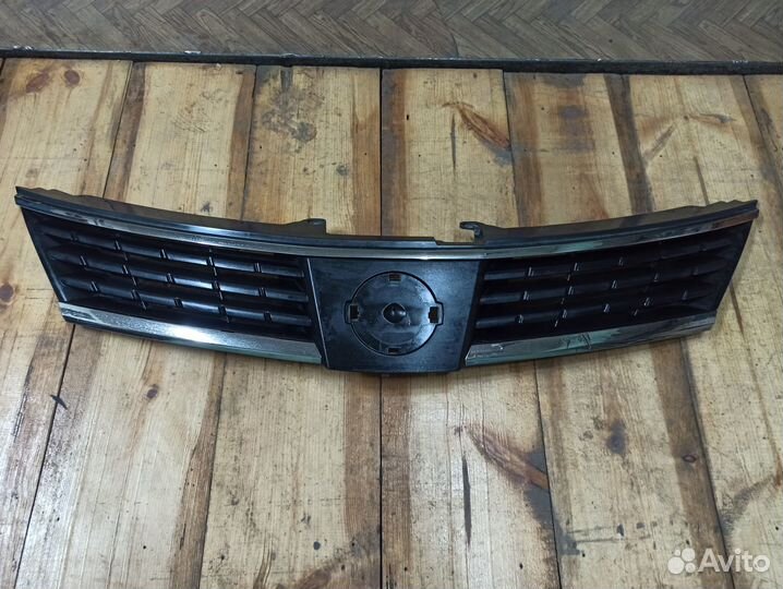 Решетка радиатора Nissan Tiida С11