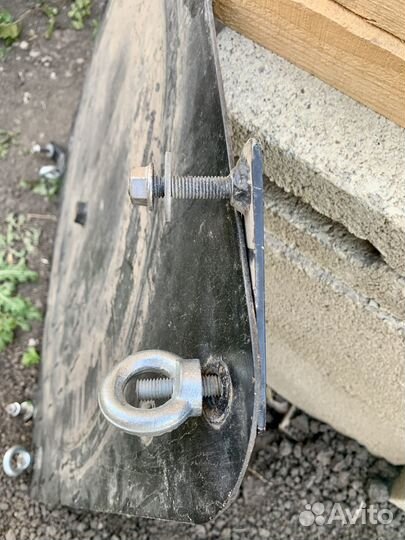 Крепление запасного колеса