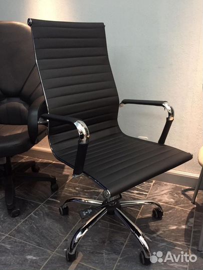 Кресло компьютерное руководителя Бюрократ CH-883