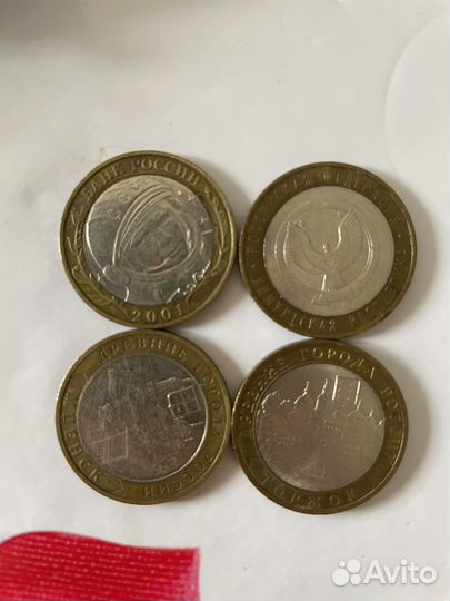 Юбилейные монеты 10 рублей продаю