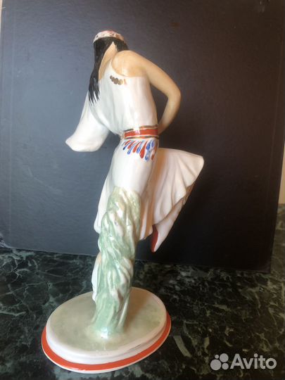 Фарфоровые статуэтки дулево