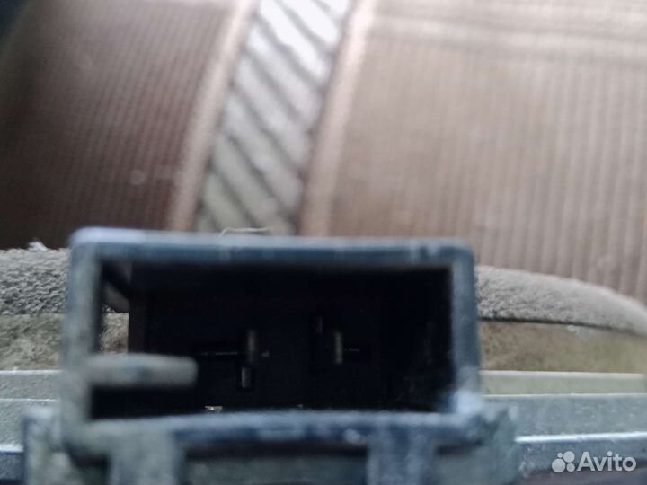 Динамик в дверь хундай Элантра 3