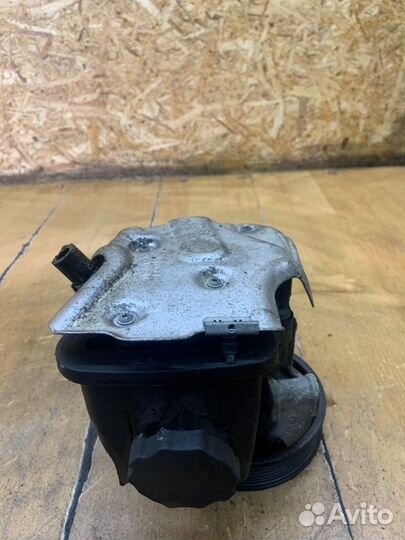 Насос гидроусилителя руля Mercedes C-Class W203