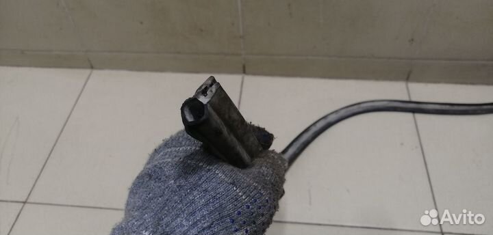 Уплотнитель капота Logan 2005-2014