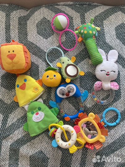 Пакет фирменных игрушек для малыша