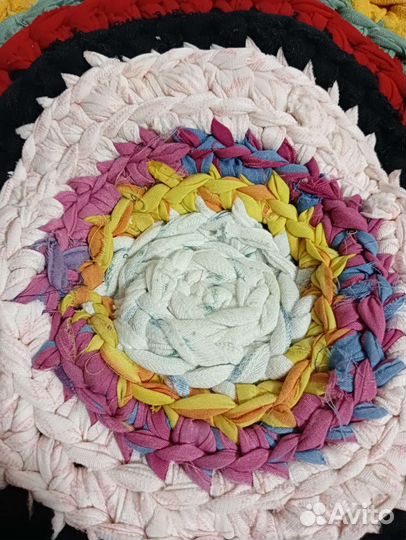 Коврик вязаный маленький