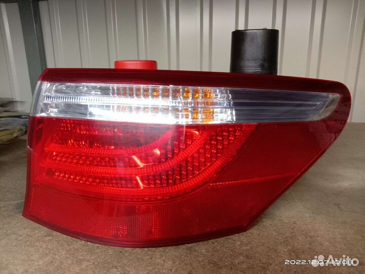 Фара задняя LexusLS600hl