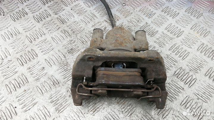 Суппорт задний правый Volvo S80 2000