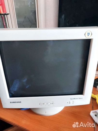 Монитор Samsung SyncMaster 755DFX