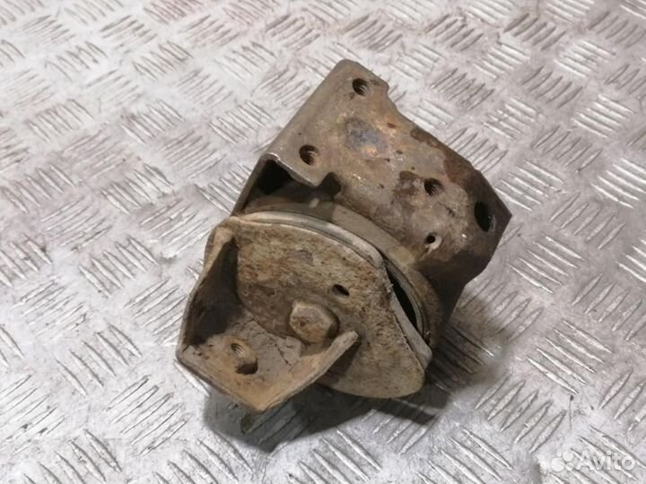 Опора двигателя правая Volkswagen Passat b3 b3