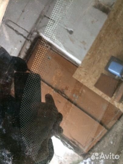 Заднее стекло bmwx5