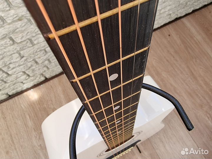Акустическая гитара новая